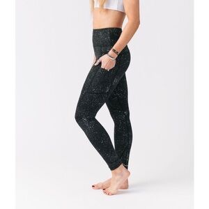 Zyia Active Reflective spotted 7/8 light n tight length leggings size 8-10